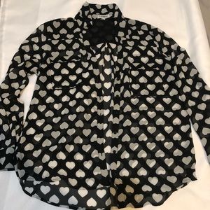 Express- sleeves roll up or sleeves down.